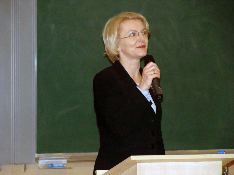 01 - Pani Dziekan prof. Krystyna Milecka.JPG